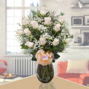 Ramo Bouquet de 12 Rosas en Florero - Envío de Rosas, Flores, Plantas, Florería La Fleur, Montevideo, Uruguay.