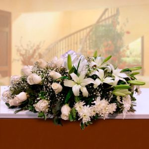 Cubre Féretro o Almohadón Premium - Flores, coronas para condolencias, velatorios, arreglos fúnebres, Florería La Fleur, Montevideo, Uruguay.