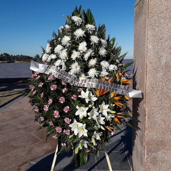 Ofrenda Floral para Monumento Corona Natural - Florería La Fleur, Montevideo, Uruguay_5
