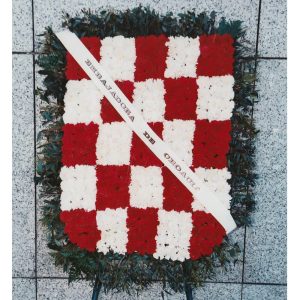 Ofrenda Floral para Monumentos Escudo de Croacia - Florería La Fleur, Montevideo, Uruguay