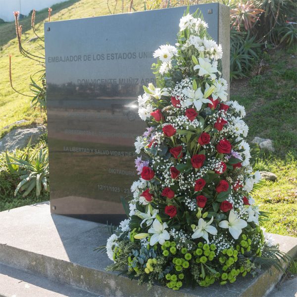 Palma Natural Ofrenda Floral para Monumento - Flores para Monumentos - Florería La Fleur, Montevideo, Uruguay