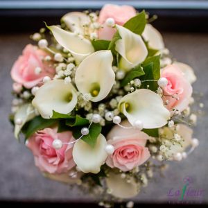 Ramo de Novia de Mini Calas y Mini Rosas Importadas - Ramos de Novia para Bodas, casamientos, ceremonias religiosas, chacras. Florería la Fleur, Pocitos, Buceo, Montevideo, Uruguay