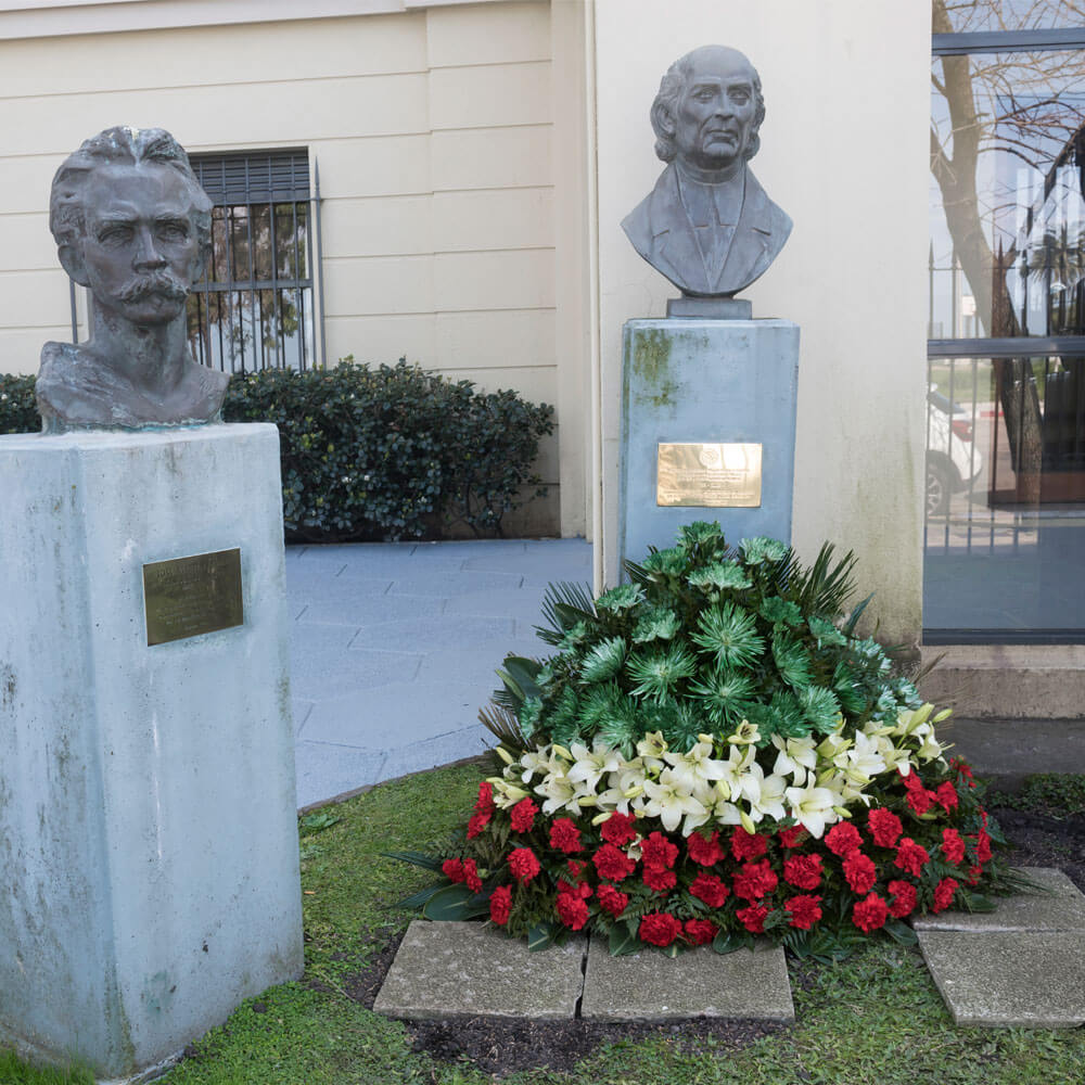 Ofrenda Floral para Monumento Media Corona - Florería La Fleur, Uruguay