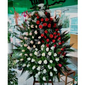 Corona Natural Gold - Arreglos florales para condolencias o velatorios, arreglos fúnebres, coronas, palmas, cruces, cubre féretro. Florería La Fleur, Pocitos, Buceo, Montevideo, Uruguay.