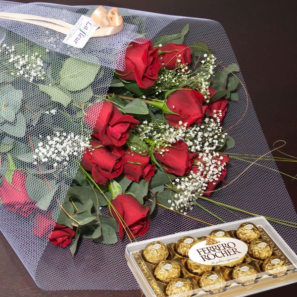 Ramo Bouquet de 12 Rosas con 12 Bombones Ferrero Rocher - Florería La Fleur, Envío de ramos, arreglos florales y rosas en Pocitos, Montevideo, Uruguay