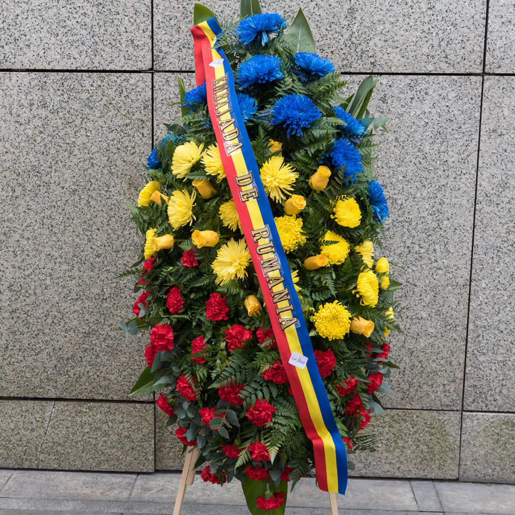 Palma con Pie Ofrenda Floral para Monumentos - Flores para Monumentos - Florería La Fleur, Montevideo, Uruguay._6