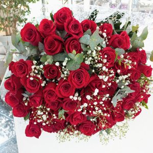 Ramo Bouquet de 60 Rosas - Envío de flores y plantas Florería La Fleur, Montevideo, Uruguay.
